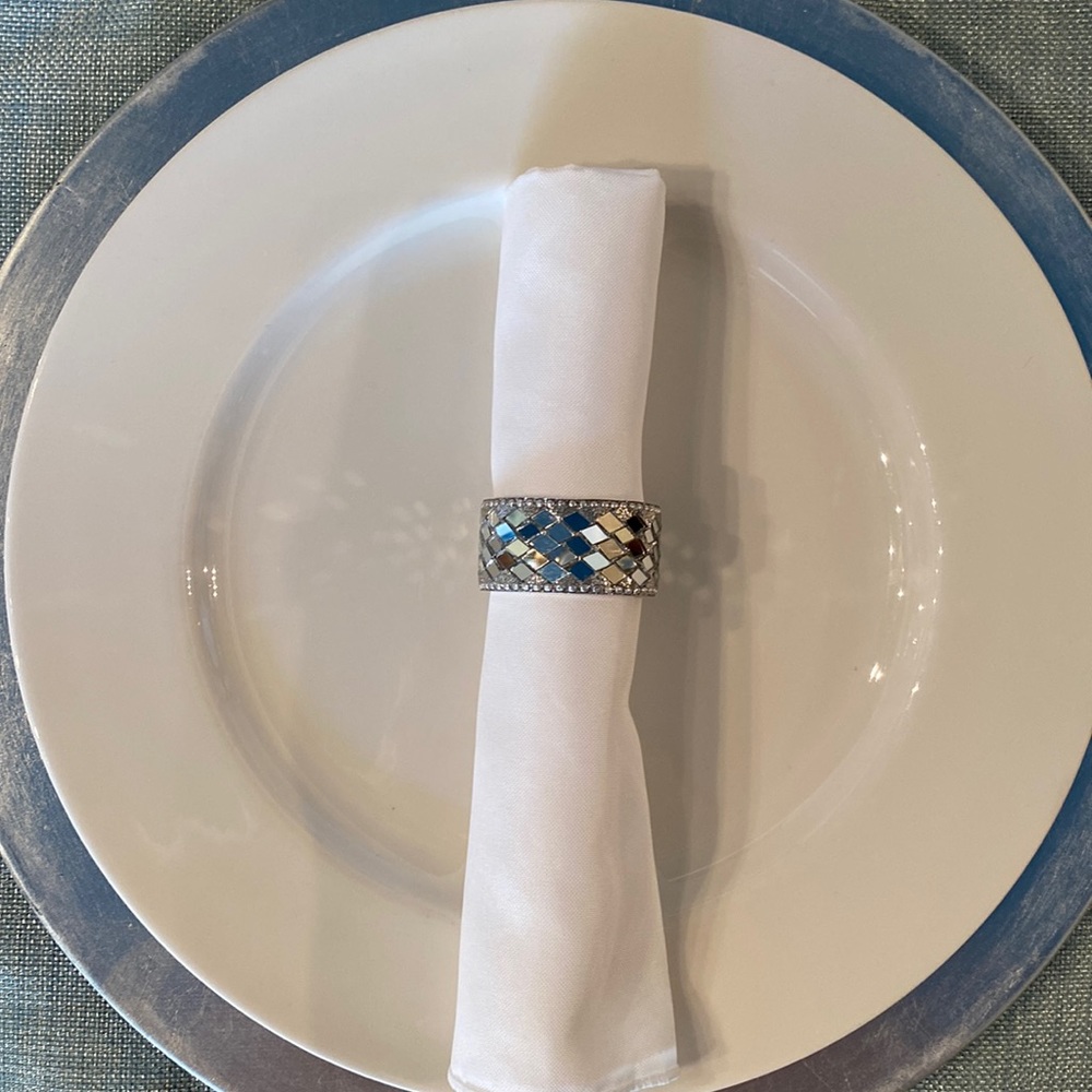 4 silver mirrored napkin rings - perfect condition!